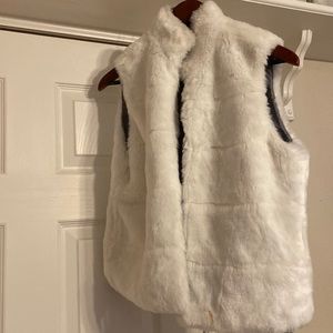 Adorable Kate Hill faux fur vest